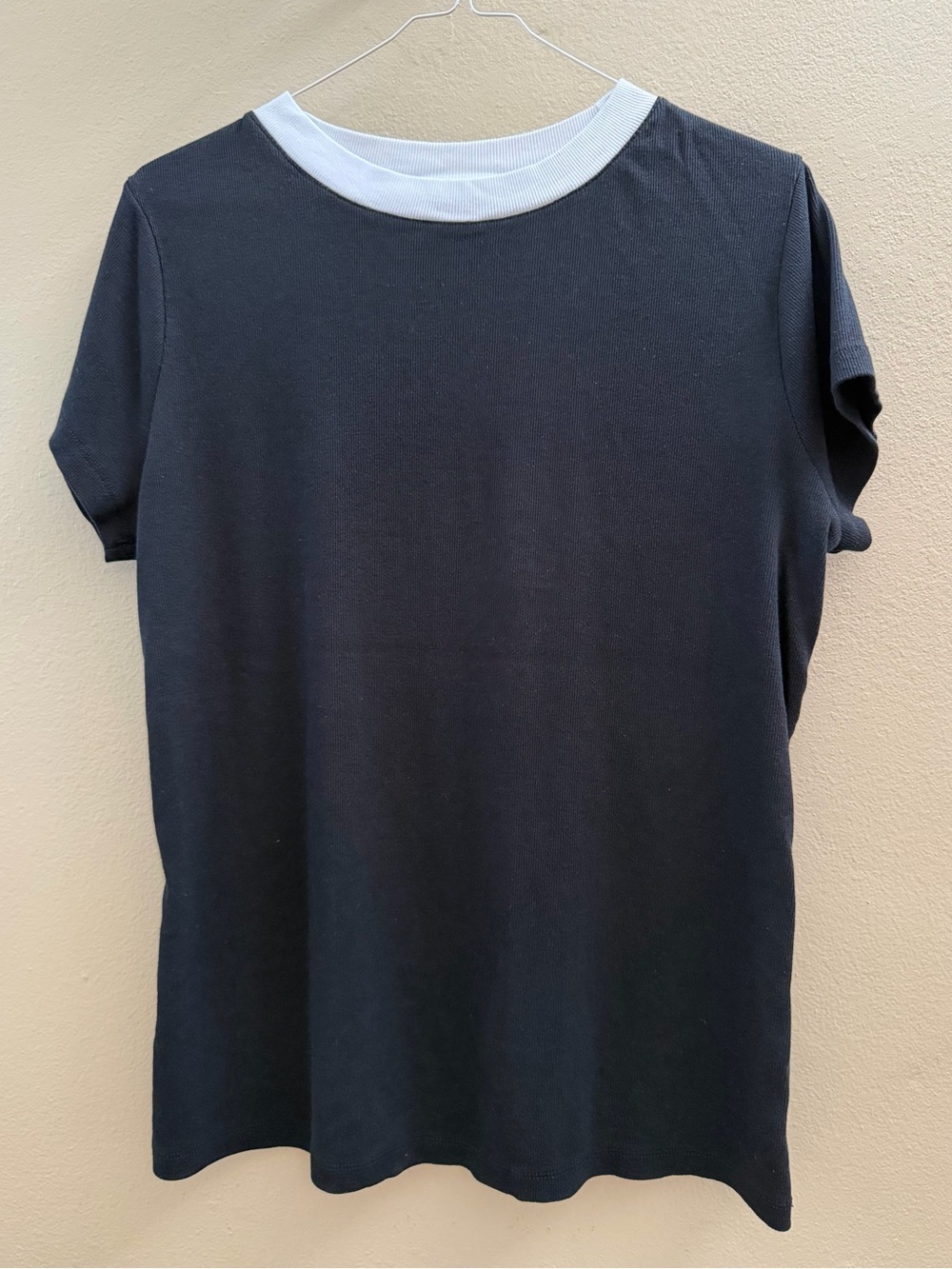 Preloved a new day Black Short-Sleeve Tee with White Crewneck